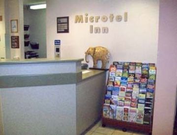 Microtel Inn & Suites Newport News Interior photo